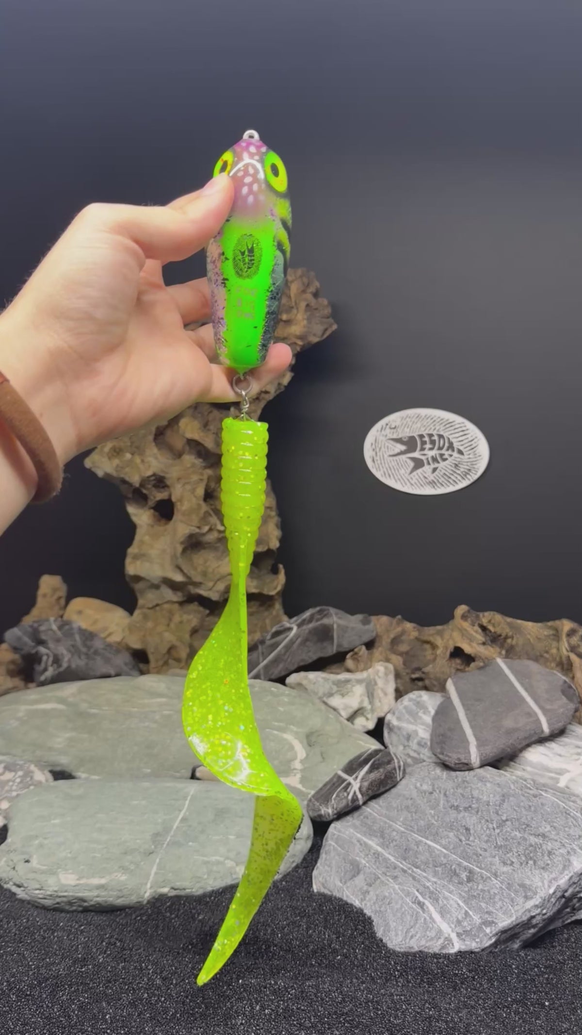Carica video: Esox Inc. A'MUZE